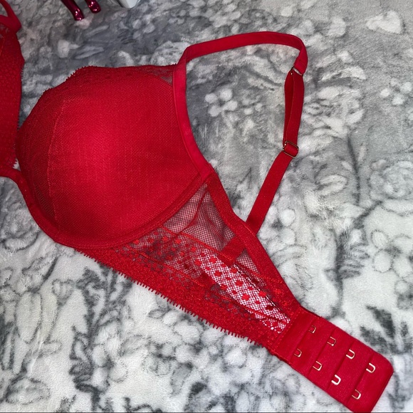 🌸 Victoria’s Secret Incredible Plunge Bra - Picture 8 of 11